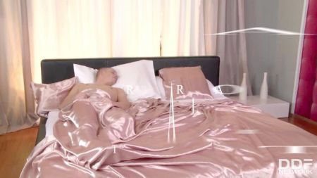 Turkish Komsu Kizi Nehir