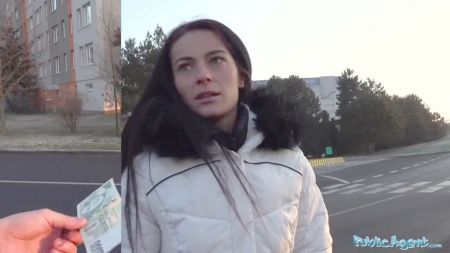 Girls Pucking In Mouth