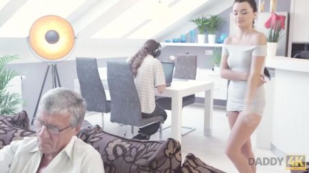 Joven De 18 Con Virgo