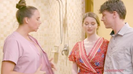 Naked Girl Filmed Unknowingly