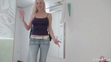 Jerking Off To Pussy