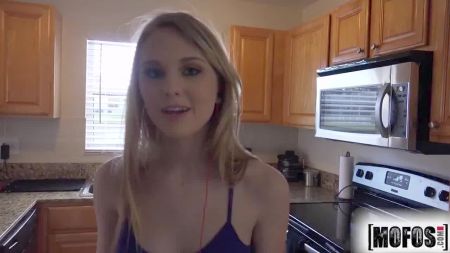 Beautiful Gf Takes Anal