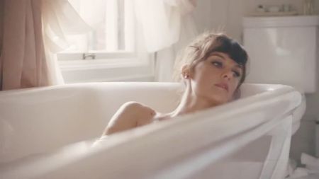 Ute Japanese Girls Shitting